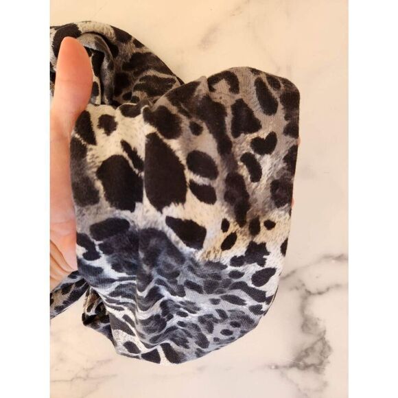Cheetah infinity scarf women's pullover black grey big cat pattern - Picture 4 of 4